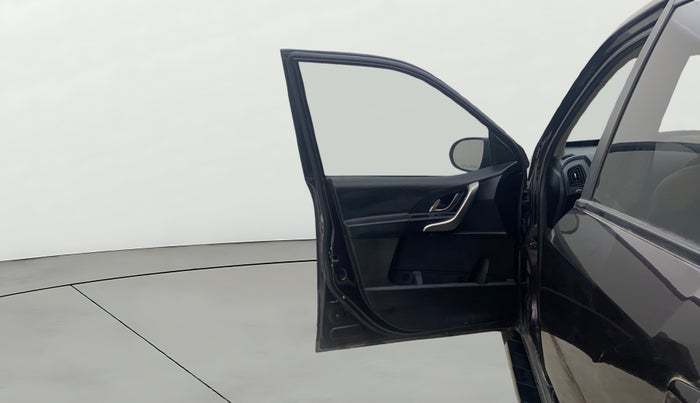 2019 Mahindra XUV500 W7, Diesel, Manual, 82,775 km, LHS Front Door