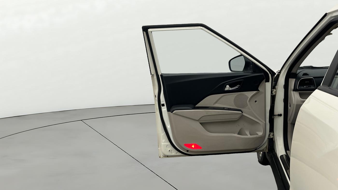 2019 Mahindra XUV300 W8 1.5 DIESEL AMT, Diesel, Automatic, 70,236 km, LHS Front Door