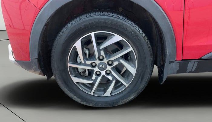 2024 Mahindra XUV300 W8 (O) 1.2 PETROL AMT, Petrol, Automatic, 20,797 km, Left Front Wheel