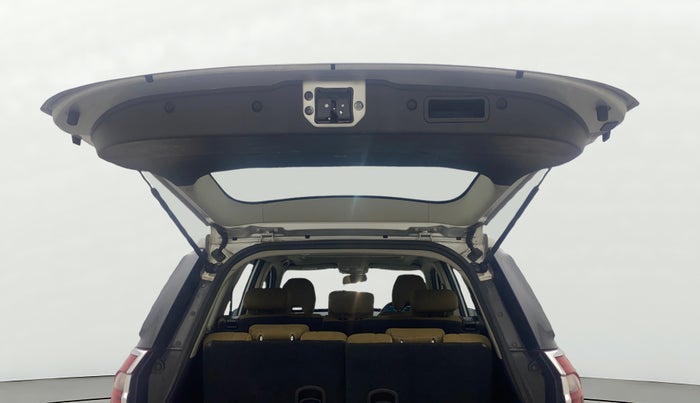 2018 Mahindra XUV500 W9 AT, Diesel, Automatic, 75,785 km, Boot Door Open