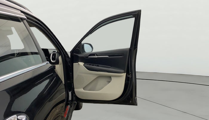 2021 KIA SONET HTX 1.0 IMT, Petrol, Manual, 1,04,326 km, RHS Front Door