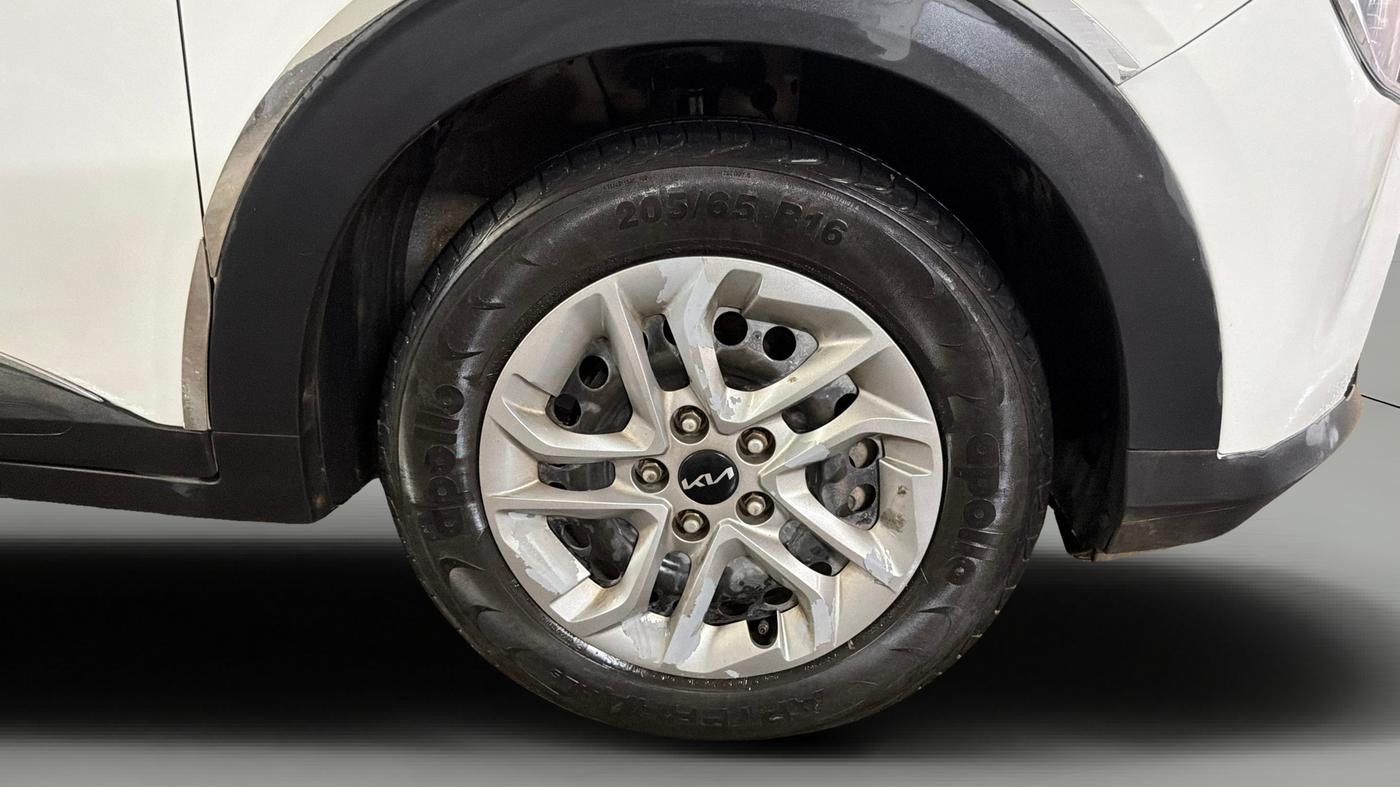 2022 KIA CARENS PREMIUM 1.4 PETROL 7 STR, Petrol, Manual, 73,837 km, Right Front Wheel