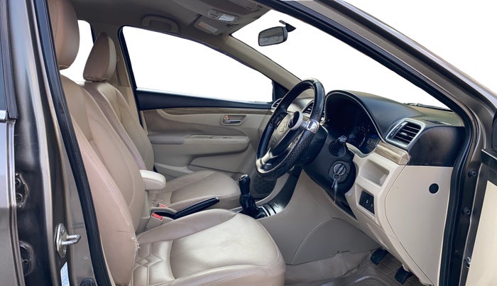 2018 Maruti Ciaz DELTA 1.5 SHVS MT PETROL, Petrol, Manual, 77,251 km, Right Side Front Door Cabin