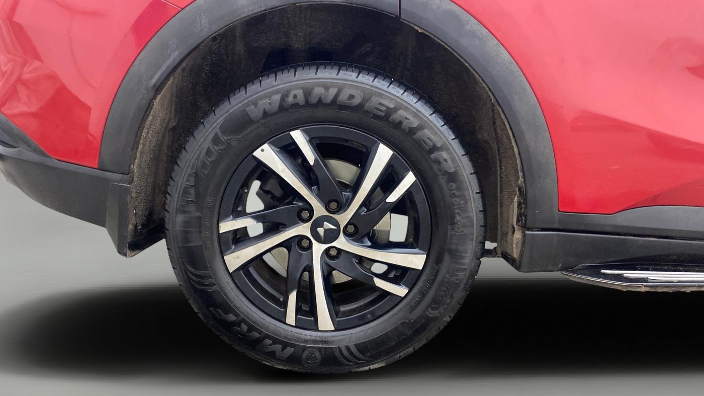 2022 Mahindra XUV700 AX 3 P MT 5 STR, Petrol, Manual, 82,103 km, Right Rear Wheel