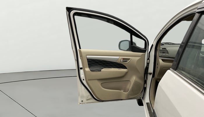 2015 Maruti Ertiga VXI, Petrol, Manual, 75,744 km, LHS Front Door