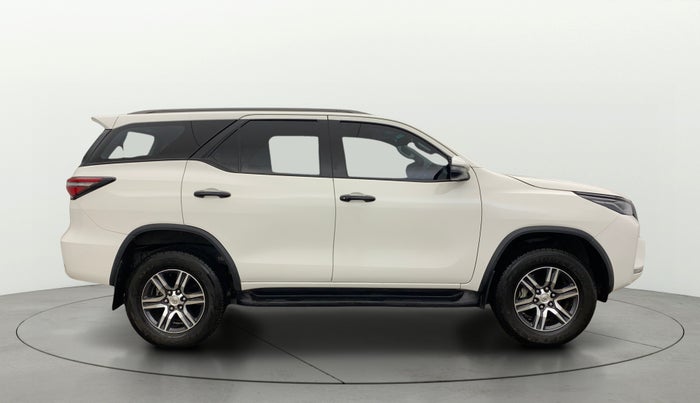 2024 Toyota Fortuner 4X2 MT 2.7 PETROL, Petrol, Manual, 22,651 km, Right Side View