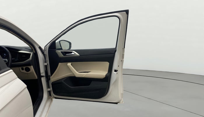 2022 Volkswagen VIRTUS HIGHLINE TSI 1.0 AT, Petrol, Automatic, 28,552 km, RHS Front Door