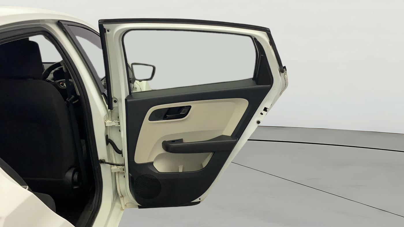 2022 Tata ALTROZ XM PLUS PETROL, Petrol, Manual, 79,466 km, RHS Rear Door