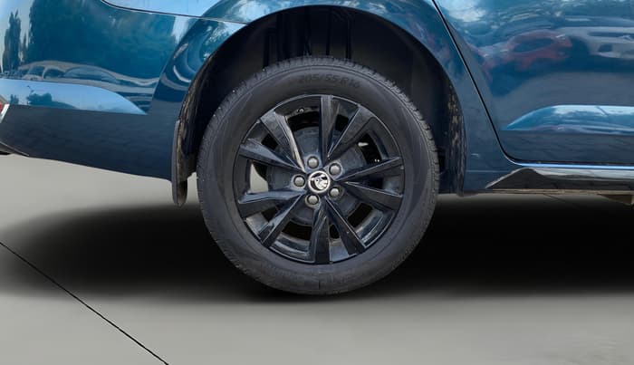 2025 Skoda SLAVIA Monte Carlo 1.0L TSI AT, Petrol, Automatic, 4,018 km, Right Rear Wheel