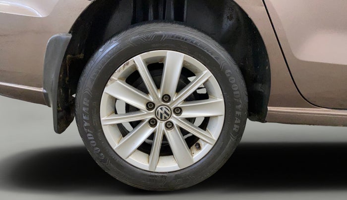 2016 Volkswagen Vento HIGHLINE 1.6 MPI, Petrol, Manual, 94,776 km, Right Rear Wheel