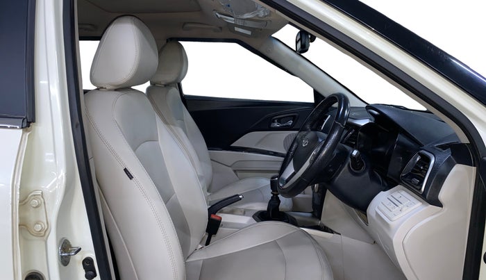 2022 Mahindra XUV300 W8 (O) 1.2 PETROL, Petrol, Manual, 61,570 km, Right Side Front Door Cabin