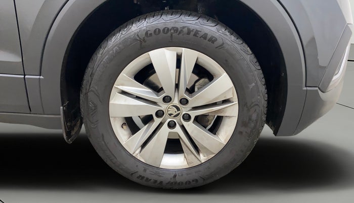 2022 Skoda KUSHAQ AMBITION 1.0L TSI AT, Petrol, Automatic, 24,579 km, Right Front Wheel