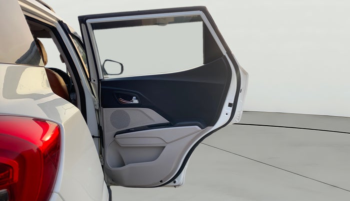 2022 Mahindra XUV300 W8 (O) 1.2 PETROL, Petrol, Manual, 80,884 km, RHS Rear Door