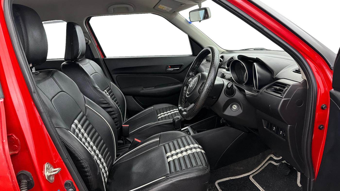 2021 Maruti Swift VXI AMT, Petrol, Automatic, 49,557 km, Right Side Front Door Cabin