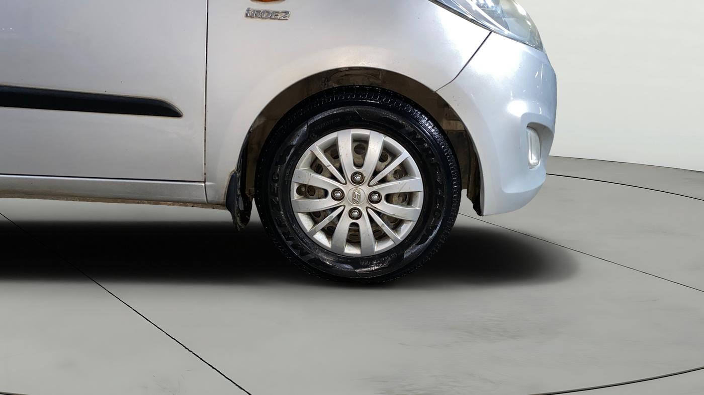 2015 Hyundai i10 SPORTZ 1.1, Petrol, Manual, 28,145 km, Right Front Wheel