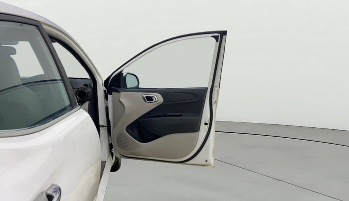 2022 Hyundai AURA SX 1.2 CNG, CNG, Manual, 1,22,124 km, RHS Front Door