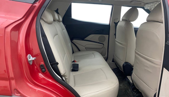 2021 Mahindra XUV300 W6 1.5 DIESEL AMT, Diesel, Automatic, 1,26,069 km, Right Side Rear Door Cabin