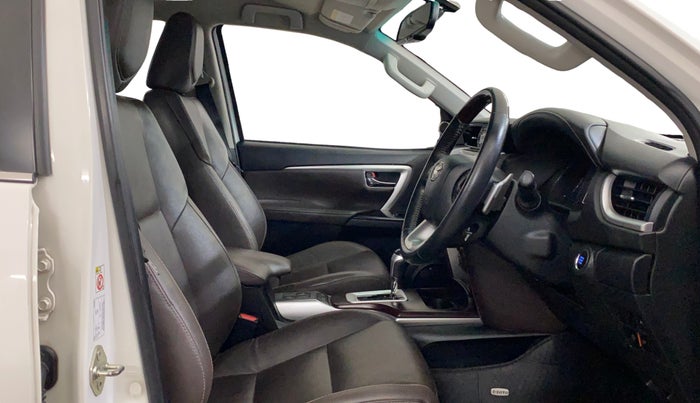 2018 Toyota Fortuner 2.8 4X2 AT, Diesel, Automatic, 52,828 km, Right Side Front Door Cabin