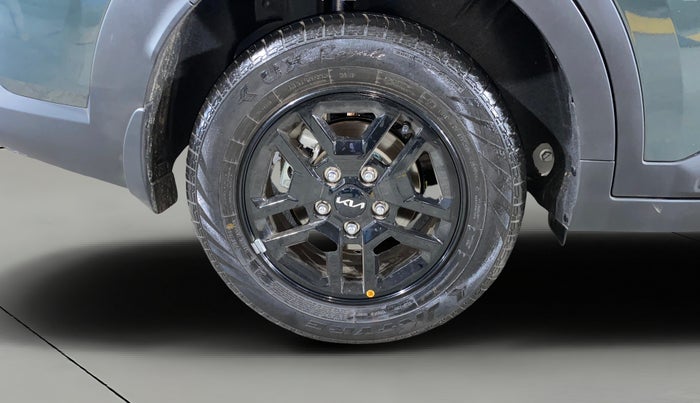 2025 KIA Carens Clavis HTE(O) 1.5 Petrol MT, Petrol, Manual, 315 km, Right Rear Wheel