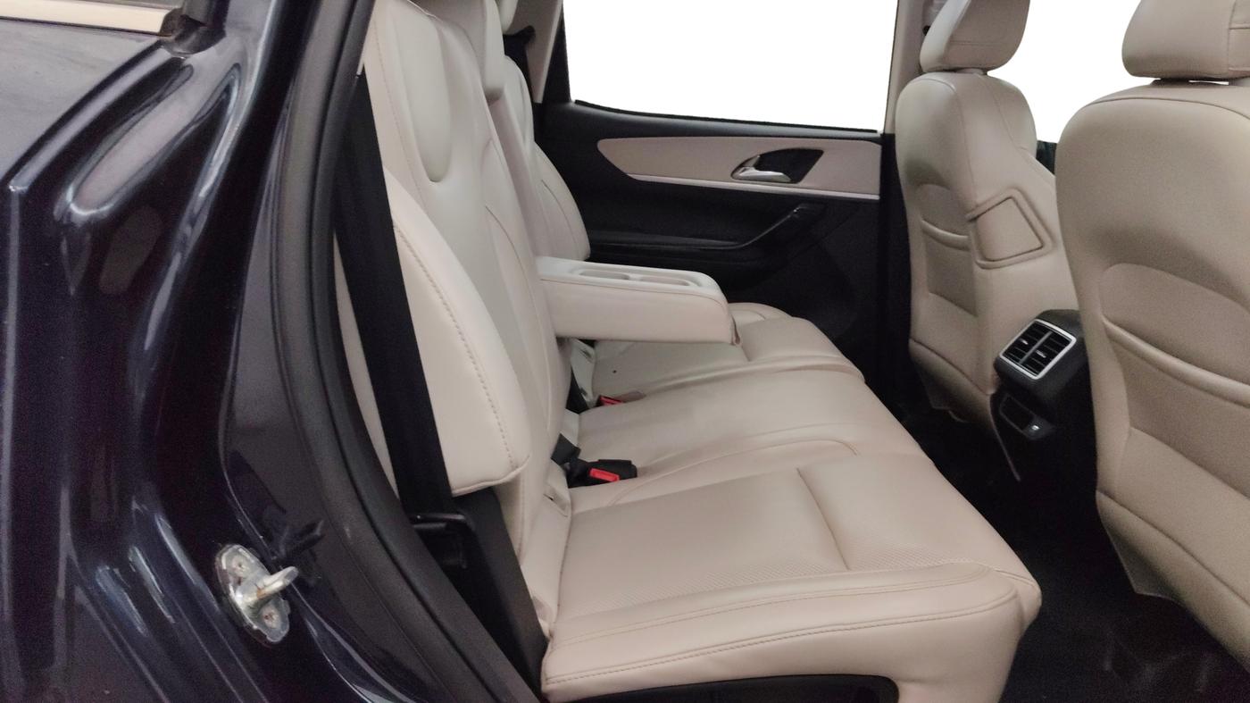 2023 Mahindra XUV700 AX 7 LUXURY D AWD AT 7 STR, Diesel, Automatic, 58,756 km, Right Side Rear Door Cabin