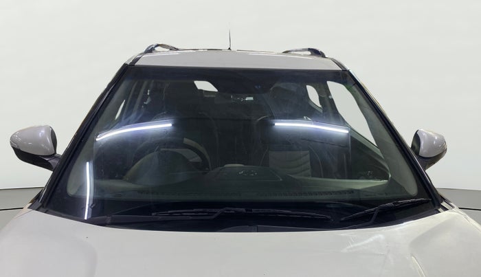2020 Mahindra XUV300 W8 (O) 1.2 PETROL, Petrol, Manual, 28,357 km, Front Windshield