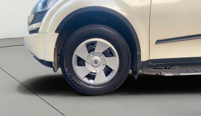 2015 Mahindra XUV500 W6, Diesel, Manual, 76,338 km, Left Front Wheel