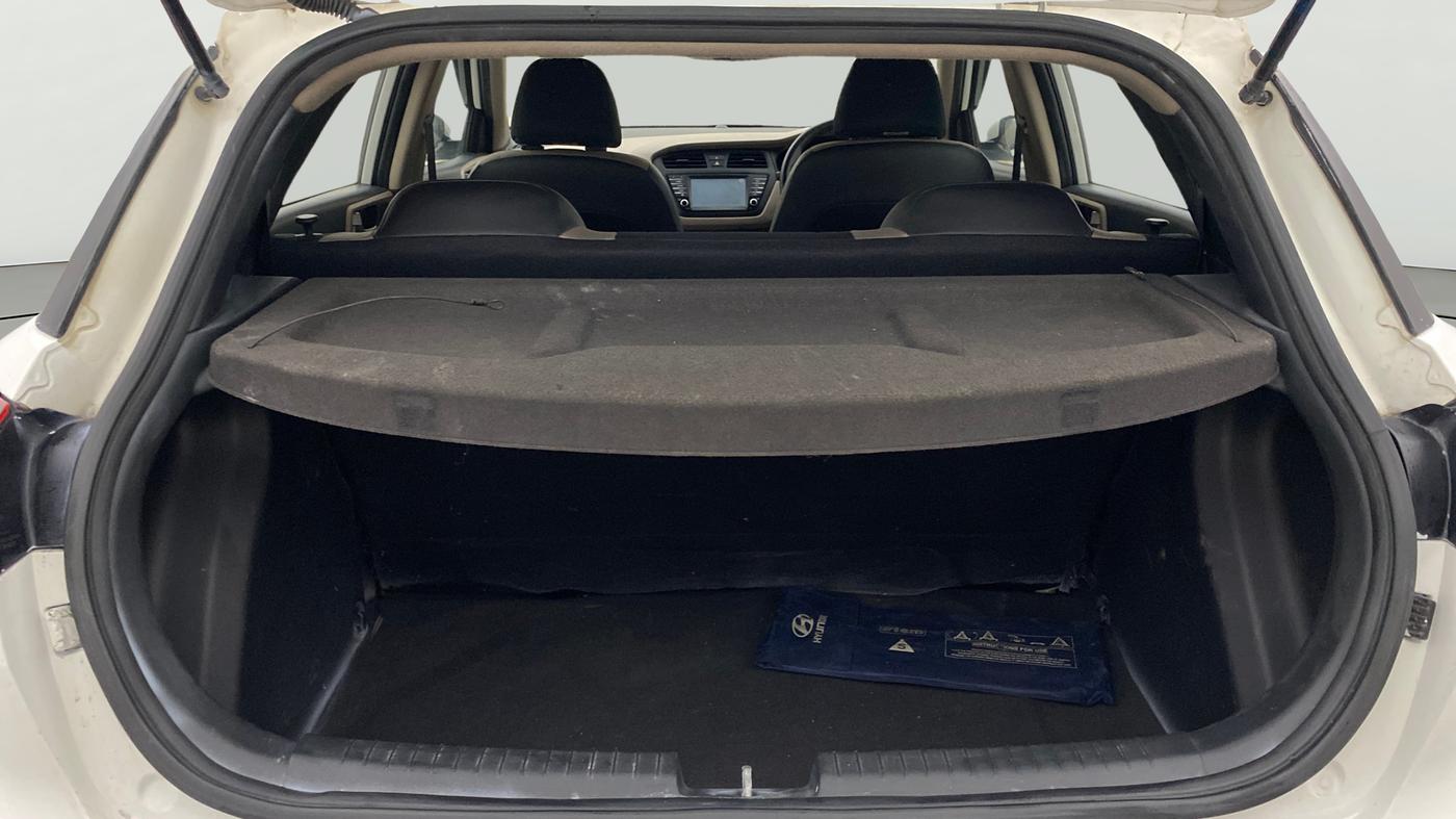 2017 Hyundai Elite i20 ASTA 1.2, Petrol, Manual, 1,13,103 km, Boot Open Zoomed View