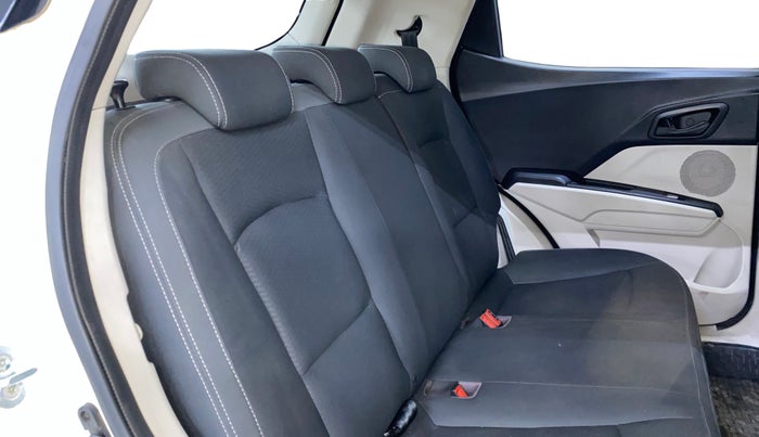2019 Mahindra XUV300 W6 1.2 PETROL, Petrol, Manual, 83,366 km, Right Side Rear Door Cabin