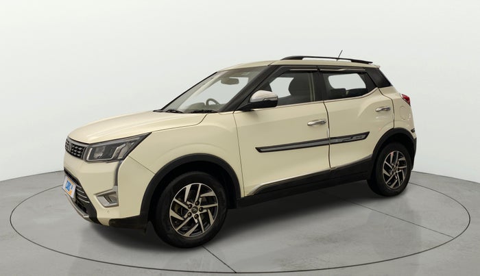 2022 Mahindra XUV300 W8 (O) 1.5 DIESEL, Diesel, Manual, 57,976 km, Left Front Diagonal