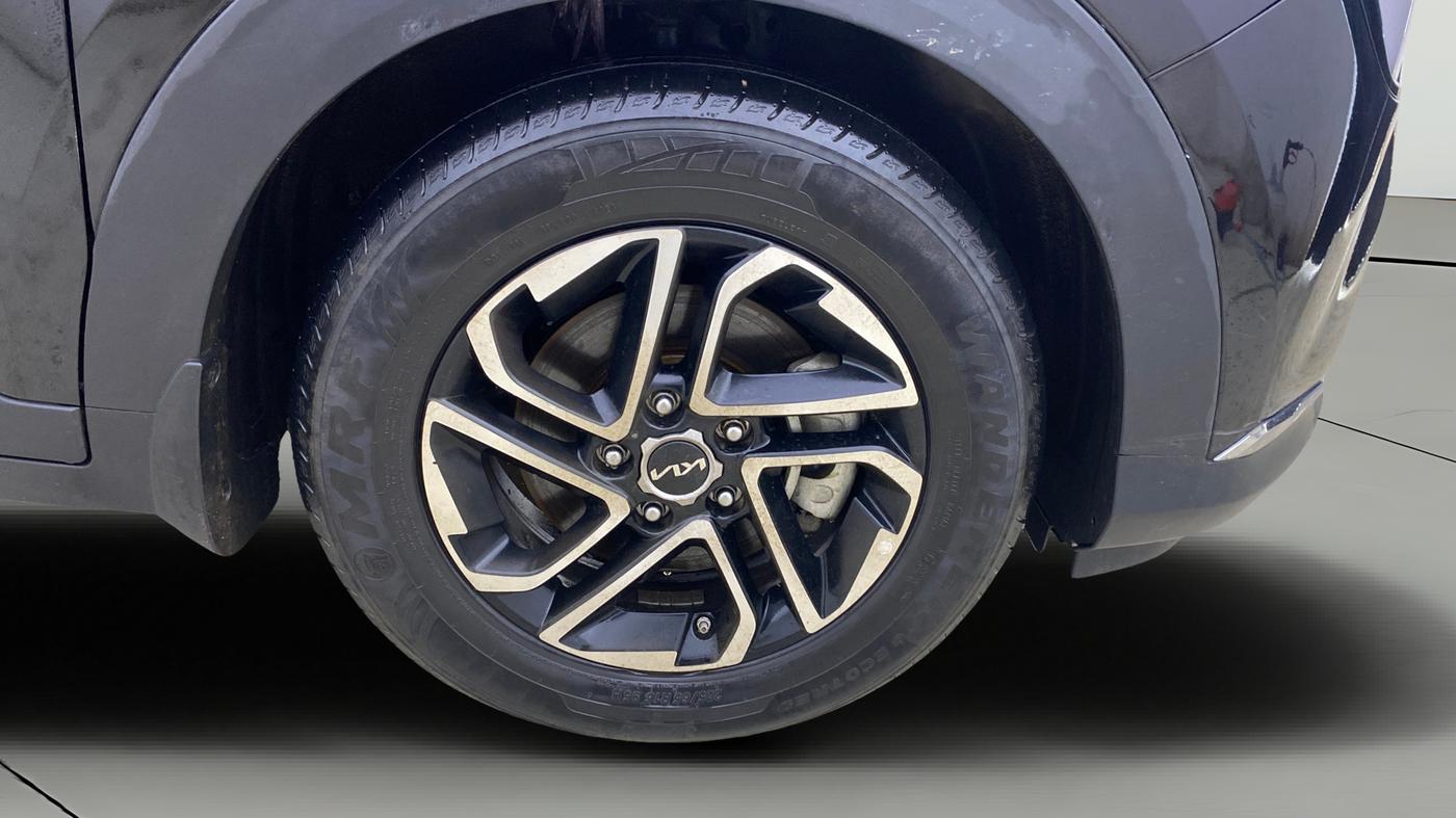 2023 KIA CARENS PRESTIGE PLUS 1.5 IMT DIESEL 7 STR, Diesel, Manual, 33,847 km, Right Front Wheel