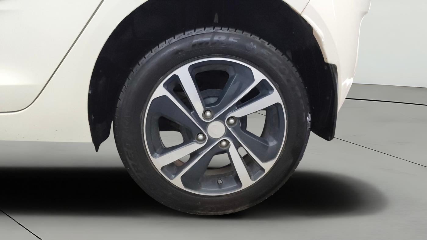 2023 Tata ALTROZ XZ PLUS PETROL, Petrol, Manual, 13,654 km, Left Rear Wheel