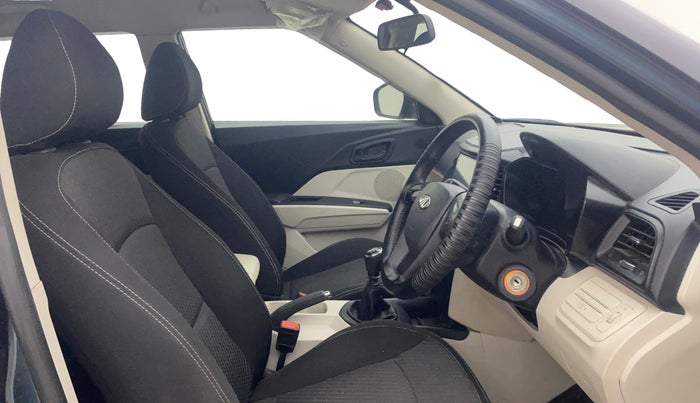 2021 Mahindra XUV300 W4 1.2 PETROL, Petrol, Manual, 34,008 km, Right Side Front Door Cabin