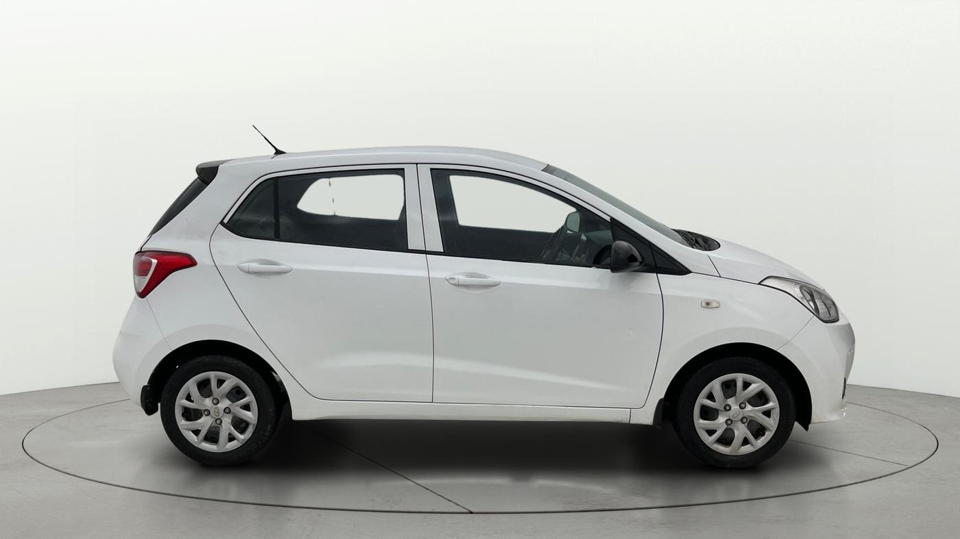 2017 Hyundai Grand i10 MAGNA 1.2 KAPPA VTVT, Petrol, Manual, 67,470 km, Right Side View