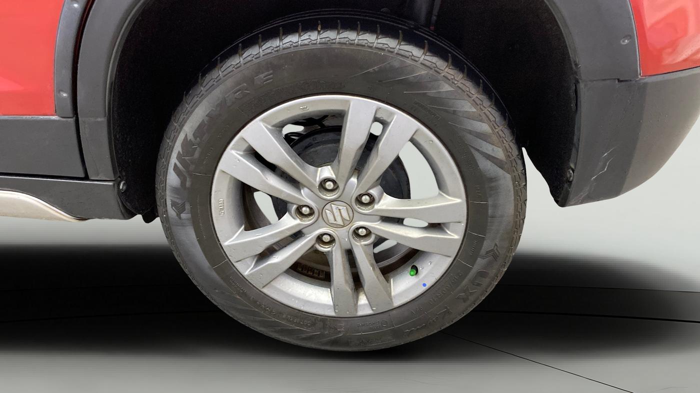 2016 Maruti Vitara Brezza ZDI, Diesel, Manual, 1,05,189 km, Left Rear Wheel