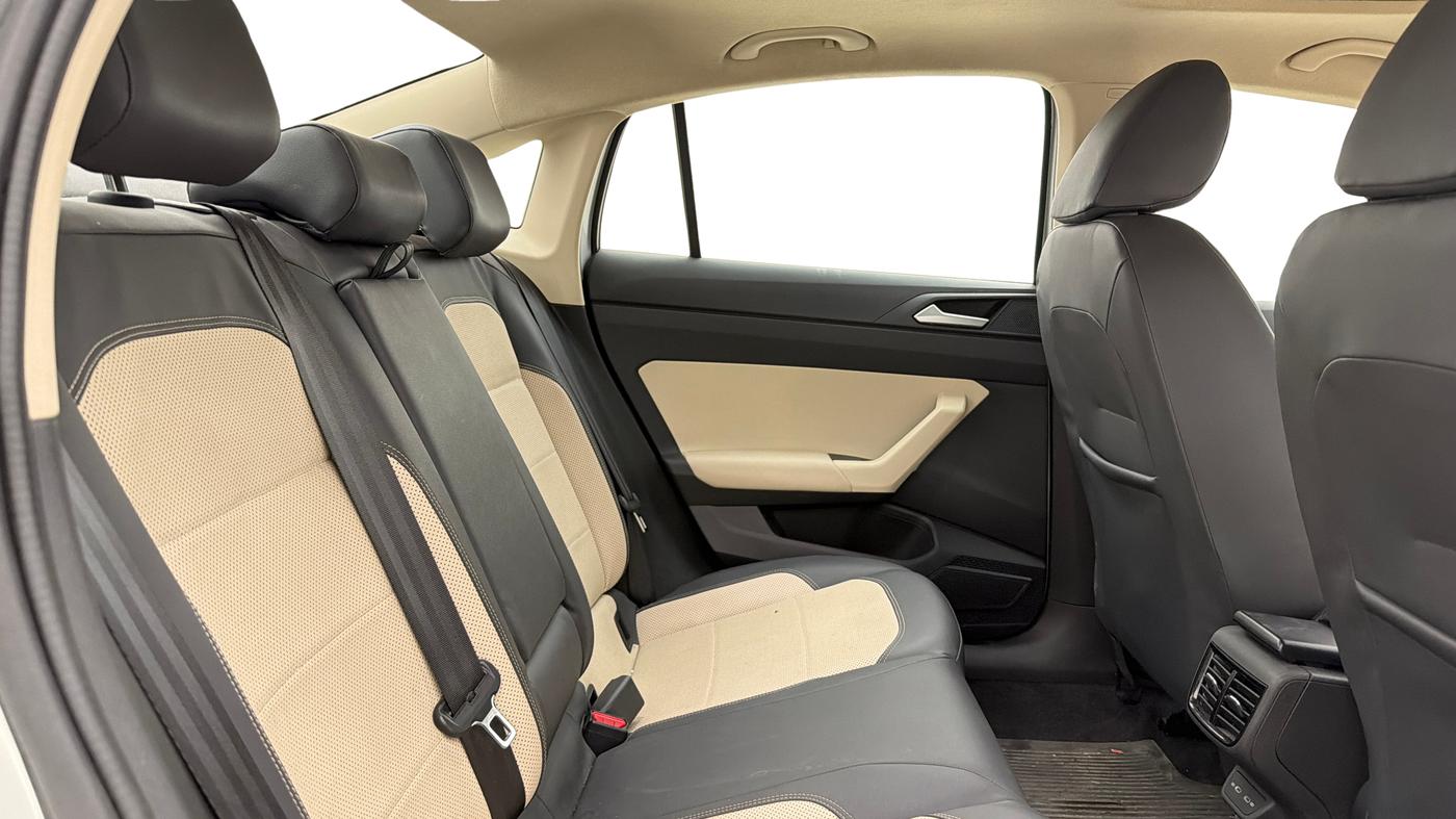 2022 Volkswagen VIRTUS TOPLINE TSI 1.0 MT, Petrol, Manual, 30,440 km, Right Side Rear Door Cabin