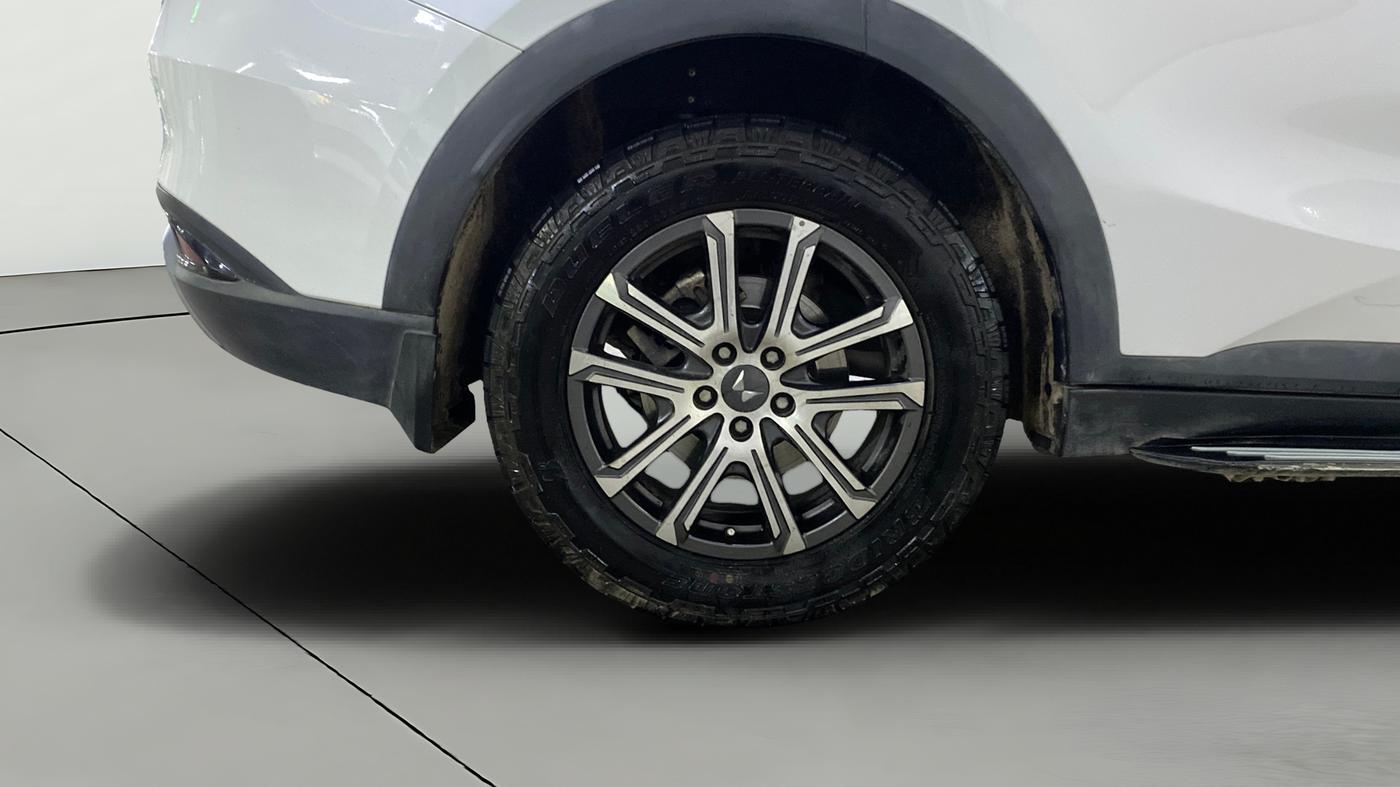 2022 Mahindra XUV700 AX 7 LUXURY D AWD AT 7 STR, Diesel, Automatic, 81,893 km, Right Rear Wheel