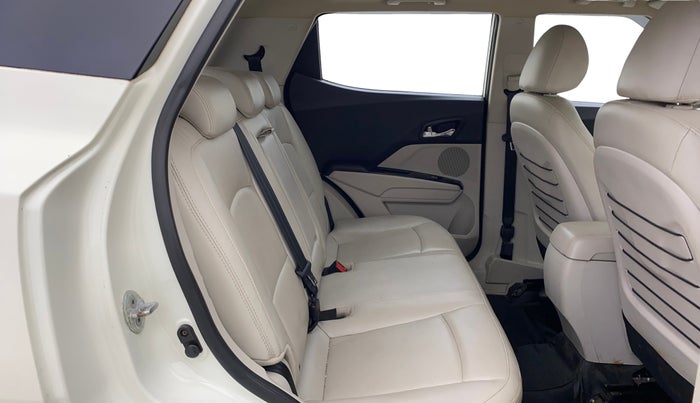 2020 Mahindra XUV300 W8 (O) 1.2 PETROL, Petrol, Manual, 42,702 km, Right Side Rear Door Cabin