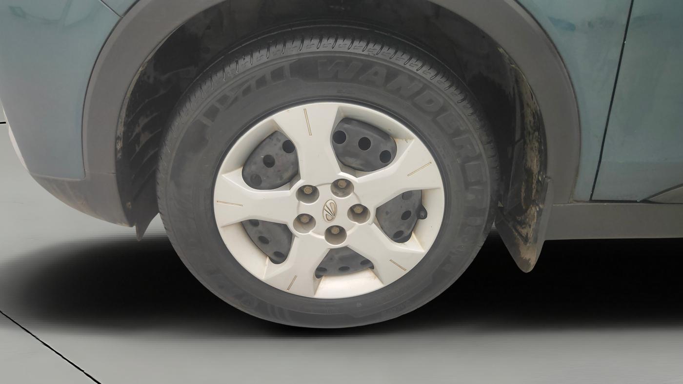 2019 Mahindra XUV300 W6 1.2 PETROL, Petrol, Manual, 36,627 km, Left Front Wheel