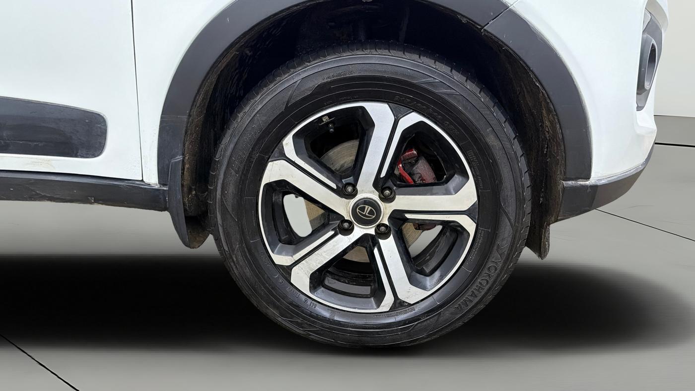 2022 Tata NEXON XZA PLUS (O) DIESEL, Diesel, Automatic, 78,603 km, Right Front Wheel