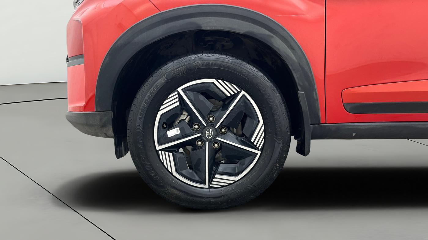 2024 Tata NEXON FEARLESS + DCA DUAL TONE 1.2 PETROL, Petrol, Automatic, 19,813 km, Left Front Wheel