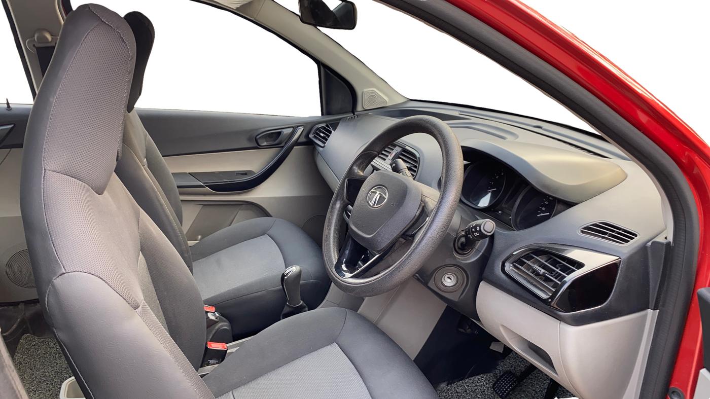 2018 Tata Tiago XT PETROL, Petrol, Manual, 75,335 km, Right Side Front Door Cabin
