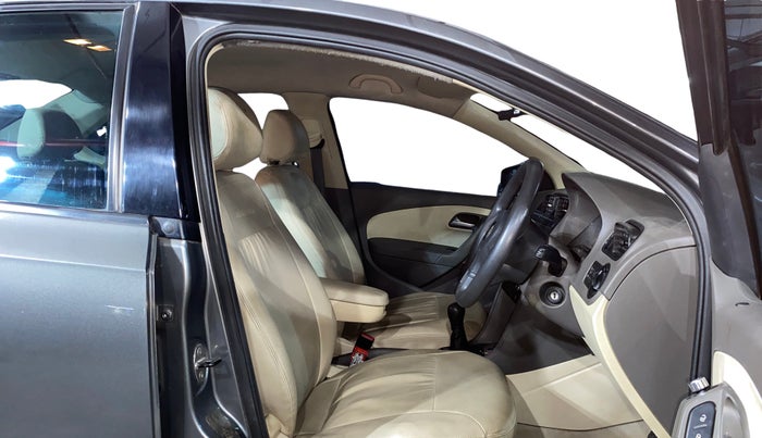 2013 Volkswagen Vento COMFORTLINE 1.6, Petrol, Manual, 83,663 km, Right Side Front Door Cabin