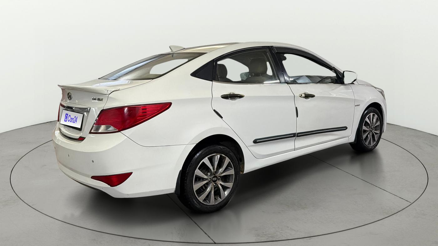 2016 Hyundai Verna 1.6 VTVT SX, Petrol, Manual, 1,08,309 km, Right Back Diagonal