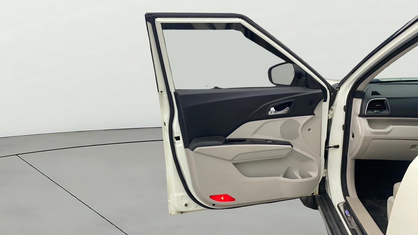 2020 Mahindra XUV300 W8 (O) 1.2 PETROL, Petrol, Manual, 34,817 km, LHS Front Door