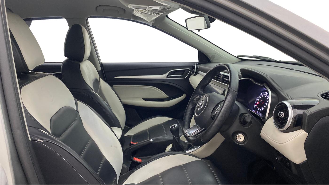 2022 MG ASTOR SUPER EX 1.5 MT, Petrol, Manual, 28,372 km, Right Side Front Door Cabin