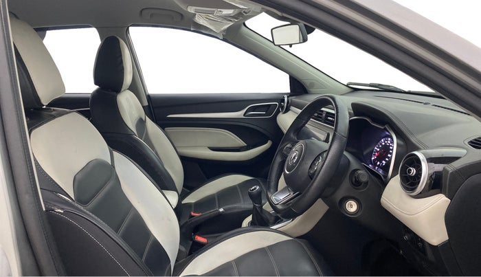 2022 MG ASTOR SUPER EX 1.5 MT, Petrol, Manual, 28,372 km, Right Side Front Door Cabin