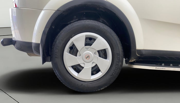 2020 Mahindra XUV500 W7, Diesel, Manual, 79,587 km, Right Rear Wheel
