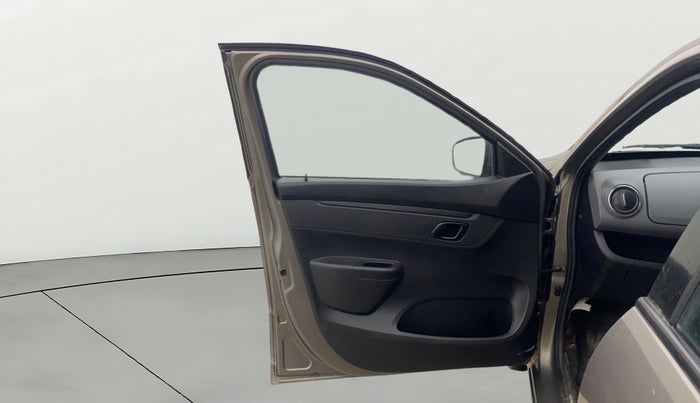 2017 Renault Kwid RXT 1.0 AMT, Petrol, Automatic, 74,551 km, LHS Front Door