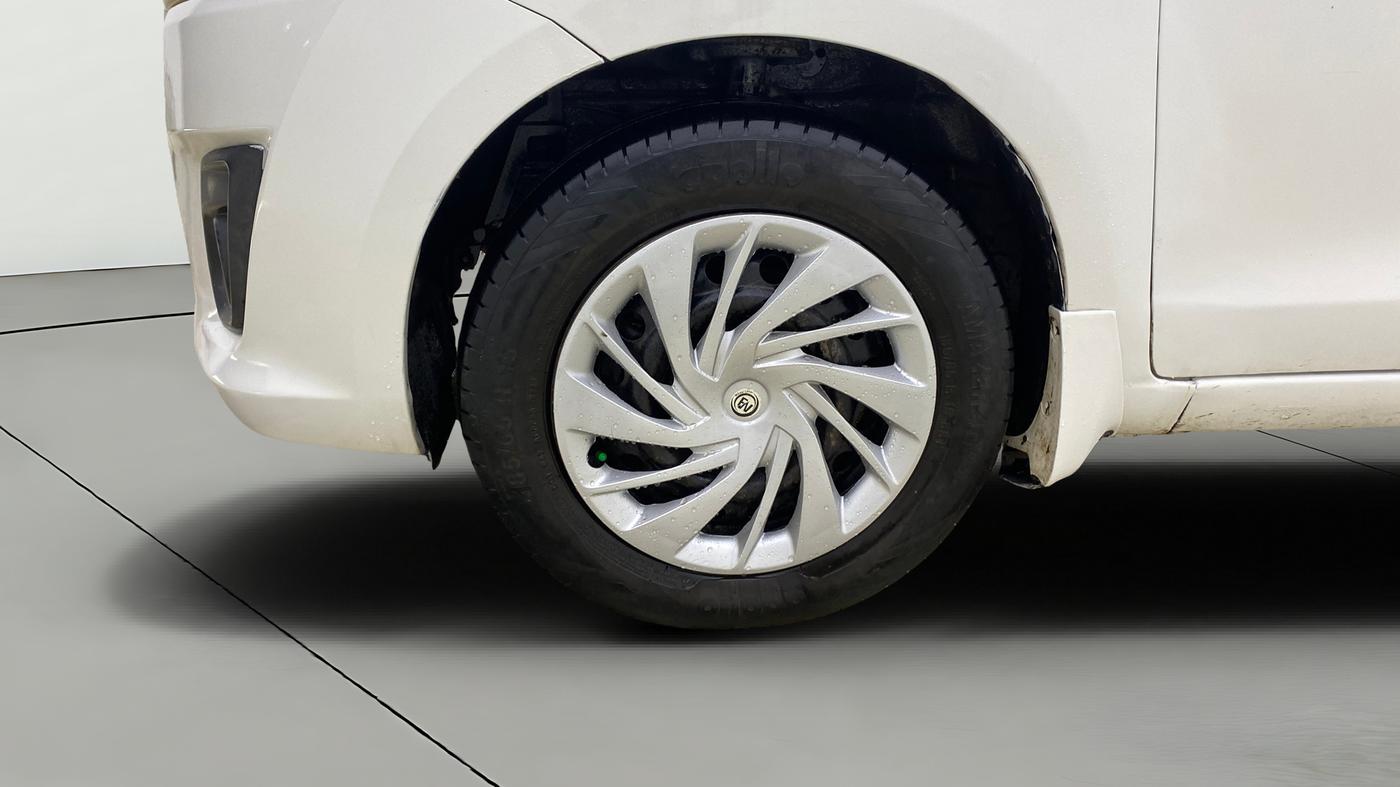 2015 Maruti Ertiga VDI, Diesel, Manual, 82,454 km, Left Front Wheel