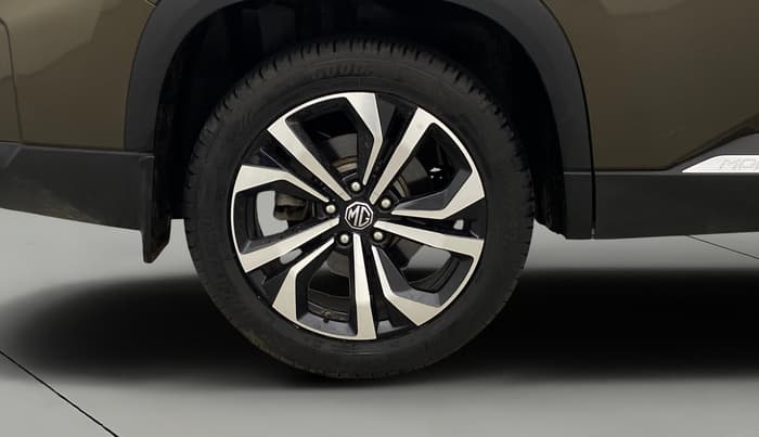 2024 MG HECTOR SAVVY PRO 1.5 TURBO CVT PETROL, Petrol, Automatic, 15,620 km, Right Rear Wheel